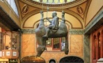 Памятник Святому Вацлаву на перевернутой лошади в Праге